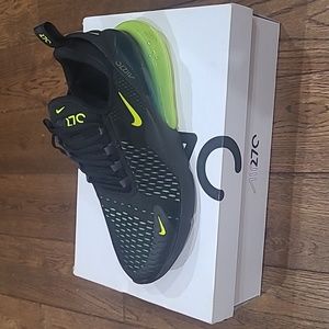 Nike 270